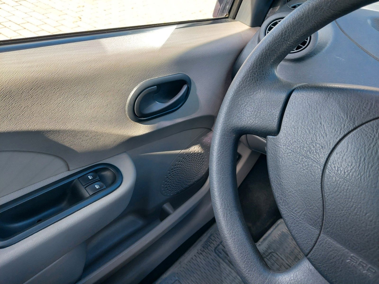 سيارة Renault Twingo Authentique DAB nur 37000km: صور 12