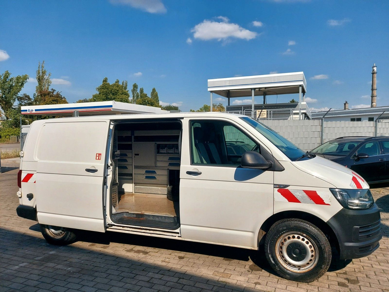 Volkswagen T6 Transporter Kasten Kombi lang Motorschaden - ميكروباص: صور 1 Volkswagen T6 Transporter Kasten Kombi lang Motorschaden - ميكروباص: صور 1