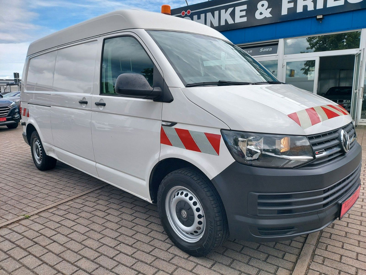 Volkswagen T6 Transporter Kombi Kasten 4x4 hoch lang Klima - ميكروباص: صور 2 Volkswagen T6 Transporter Kombi Kasten 4x4 hoch lang Klima - ميكروباص: صور 2