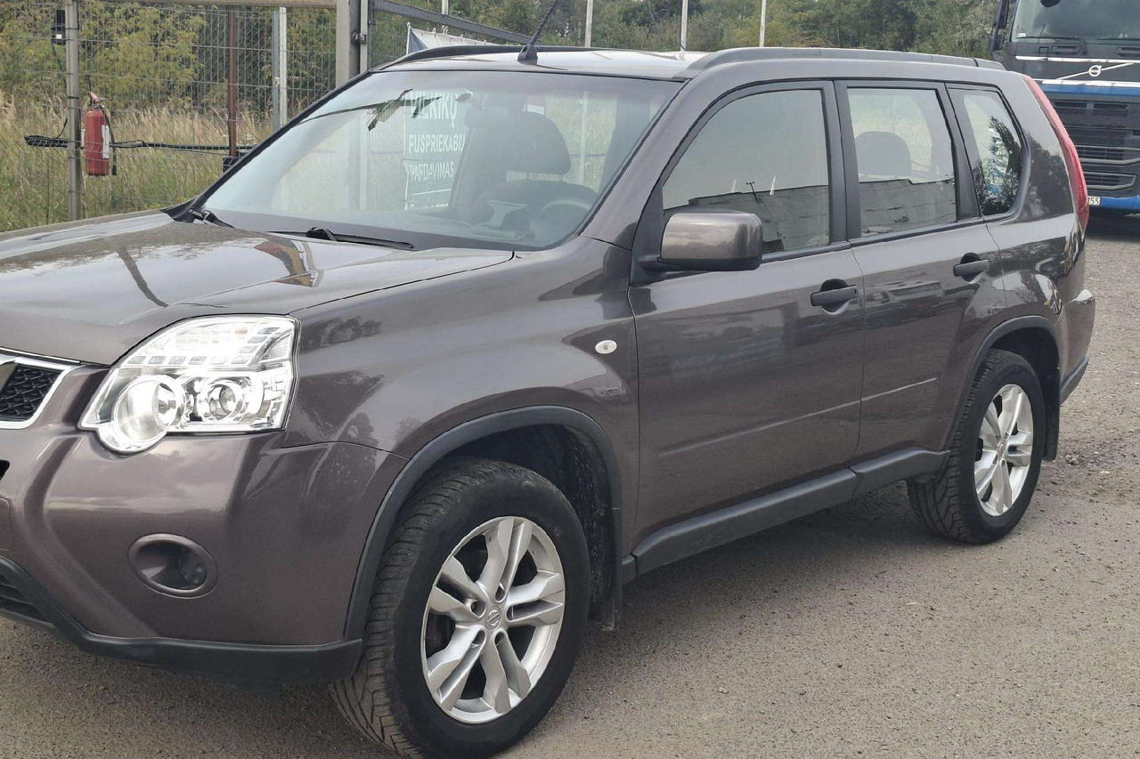 Nissan X-Trail - سيارة دفع رباعي: صور 1 Nissan X-Trail - سيارة دفع رباعي: صور 1