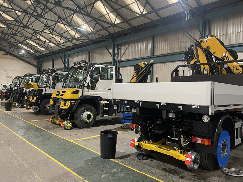 UNIMOG Unimog 423, 4x4, Mercedes Benz, Hiab - شاحنة كرين: صور 4 UNIMOG Unimog 423, 4x4, Mercedes Benz, Hiab - شاحنة كرين: صور 4