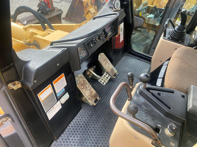 Caterpillar 953C NVT - اللودر المجنزر: صور 5 Caterpillar 953C NVT - اللودر المجنزر: صور 5