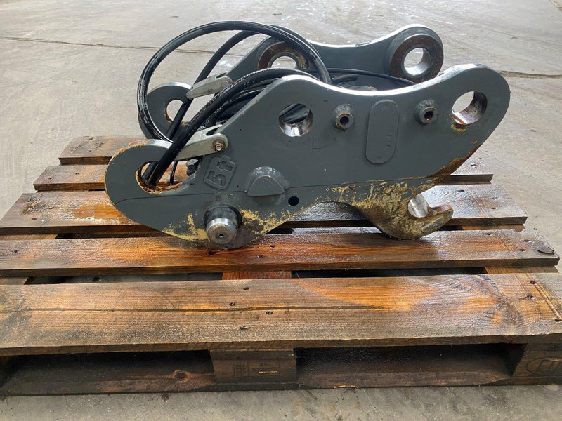 Liebherr SW33 - وصلة الربط للمعدات المعلقة: صور 1 Liebherr SW33 - وصلة الربط للمعدات المعلقة: صور 1