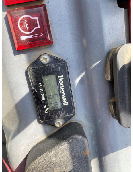 Takeuchi TB210R NVT - حفارة مصغرة: صور 4 Takeuchi TB210R NVT - حفارة مصغرة: صور 4