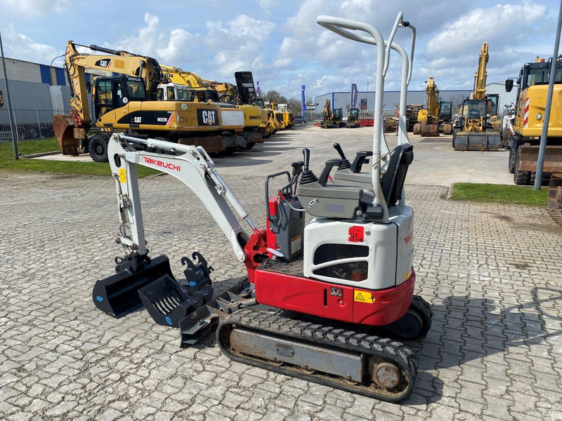 Takeuchi TB210R NVT - حفارة مصغرة: صور 1 Takeuchi TB210R NVT - حفارة مصغرة: صور 1