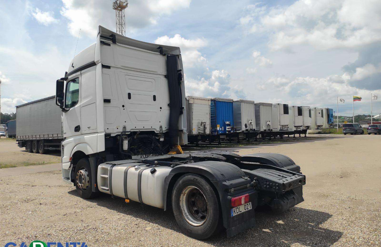 Mercedes-Benz Actros 1845 - شاحنة جرار: صور 4 Mercedes-Benz Actros 1845 - شاحنة جرار: صور 4