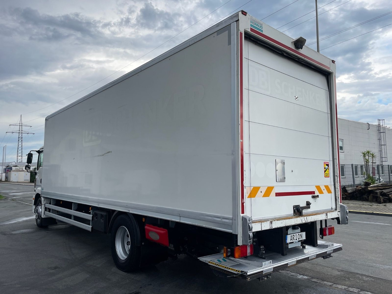 MAN TGM 18.290 4x2 BL Koffer/LBW/PALFINGER/8,2m/EU6 - بصندوق مغلق شاحنة: صور 3 MAN TGM 18.290 4x2 BL Koffer/LBW/PALFINGER/8,2m/EU6 - بصندوق مغلق شاحنة: صور 3