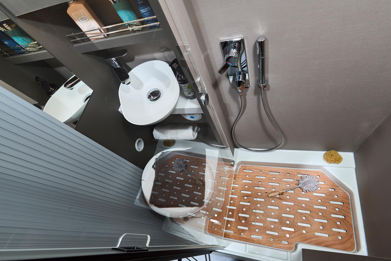 كرفان فان جديد Bravia Swan 680 Trend: صور 12