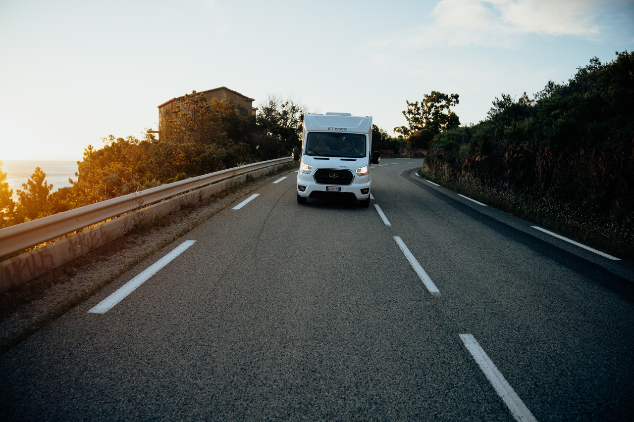 ETRUSCO Etrusco V 6.8 SCF - منزل متنقل: صور 4 ETRUSCO Etrusco V 6.8 SCF - منزل متنقل: صور 4