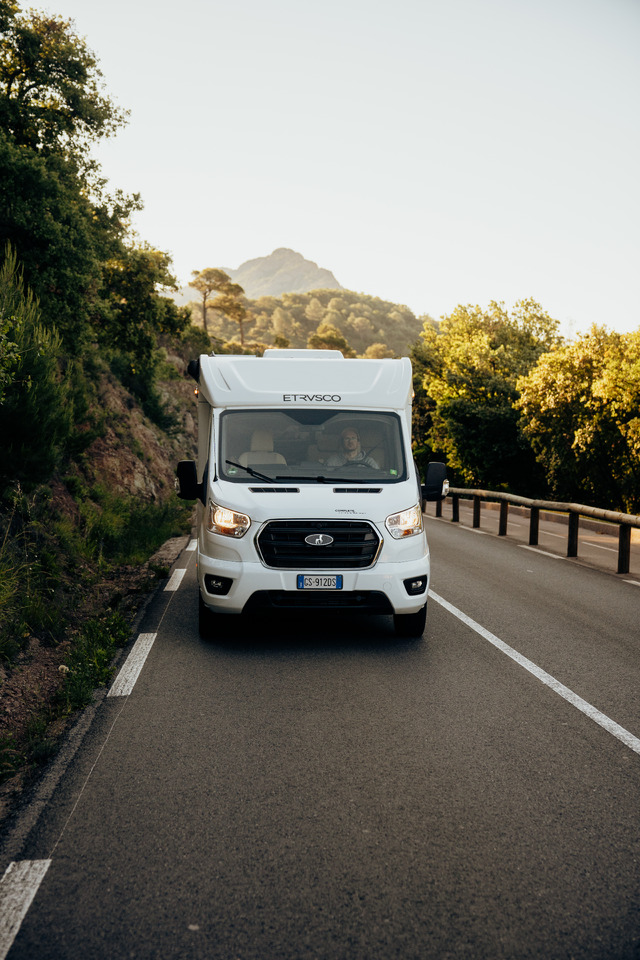 ETRUSCO Etrusco V 6.8 SCF - منزل متنقل: صور 1 ETRUSCO Etrusco V 6.8 SCF - منزل متنقل: صور 1