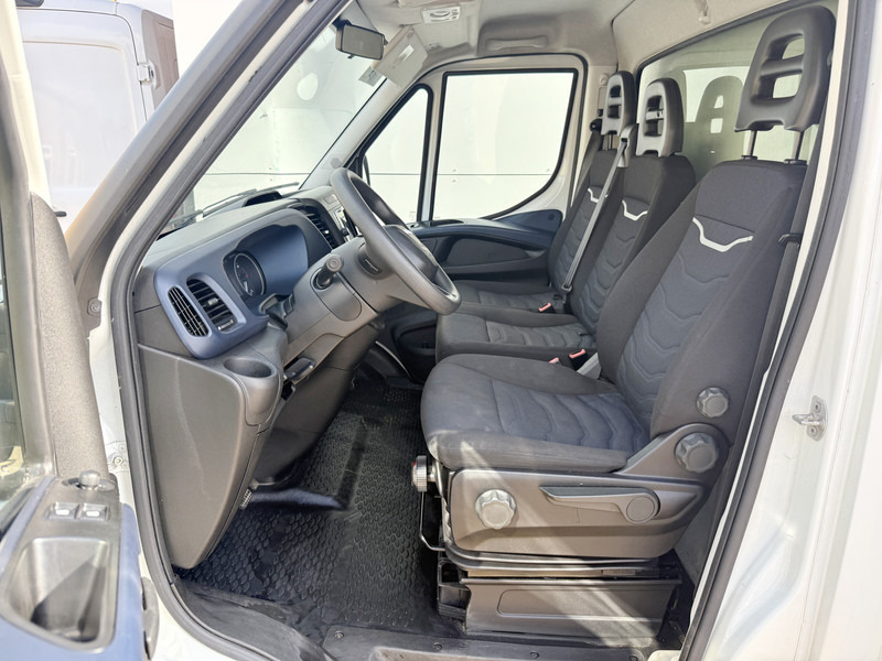 Iveco Daily 35C14 2.3 Automaat Airco Cruise Control Camera Meubelbak Foodtruck Camper XL - الشاحنات الصغيرة صندوق مغلق: صور 5 Iveco Daily 35C14 2.3 Automaat Airco Cruise Control Camera Meubelbak Foodtruck Camper XL - الشاحنات الصغيرة صندوق مغلق: صور 5