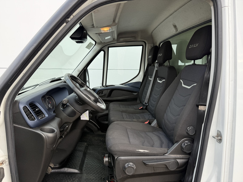 Iveco Daily 35S18 3.0 Laadklep Automaat LED Climate Control Adaptieve Cruise Control Standkachel Camera Navigatie - الشاحنات الصغيرة صندوق مغلق: صور 5 Iveco Daily 35S18 3.0 Laadklep Automaat LED Climate Control Adaptieve Cruise Control Standkachel Camera Navigatie - الشاحنات الصغيرة صندوق مغلق: صور 5