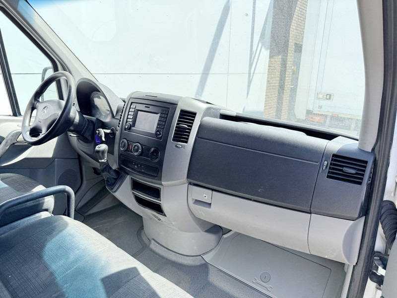تأجير Mercedes-Benz Sprinter 211 2.2 CDI Automaat L2H2 Climate Control Trekhaak Navigatie Mercedes-Benz Sprinter 211 2.2 CDI Automaat L2H2 Climate Control Trekhaak Navigatie: صور 9