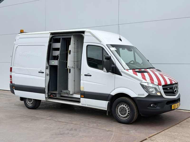Mercedes-Benz Sprinter 316 2.2 CDI L2H2 Airco Achteruitrijcamera Trekhaak Lucht geveerde stoel - فان: صور 5 Mercedes-Benz Sprinter 316 2.2 CDI L2H2 Airco Achteruitrijcamera Trekhaak Lucht geveerde stoel - فان: صور 5