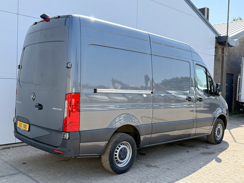 Mercedes-Benz Sprinter 319 1.9 CDI Automaat L2H2 Airco Cruise Control Lane Assist Camera Carplay Dodehoek waarschuwing Parkeersensoren voor achter - فان: صور 3 Mercedes-Benz Sprinter 319 1.9 CDI Automaat L2H2 Airco Cruise Control Lane Assist Camera Carplay Dodehoek waarschuwing Parkeersensoren voor achter - فان: صور 3