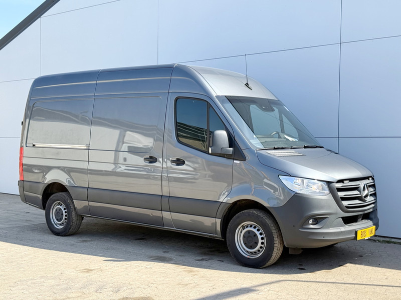 Mercedes-Benz Sprinter 319 1.9 CDI Automaat L2H2 Airco Cruise Control Lane Assist Camera Carplay Dodehoek waarschuwing Parkeersensoren voor achter - فان: صور 4 Mercedes-Benz Sprinter 319 1.9 CDI Automaat L2H2 Airco Cruise Control Lane Assist Camera Carplay Dodehoek waarschuwing Parkeersensoren voor achter - فان: صور 4