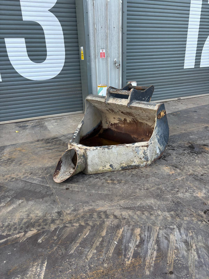 BMC Concrete Pouring Bucket - ملحقات - آلات البناء: صور 1 BMC Concrete Pouring Bucket - ملحقات - آلات البناء: صور 1