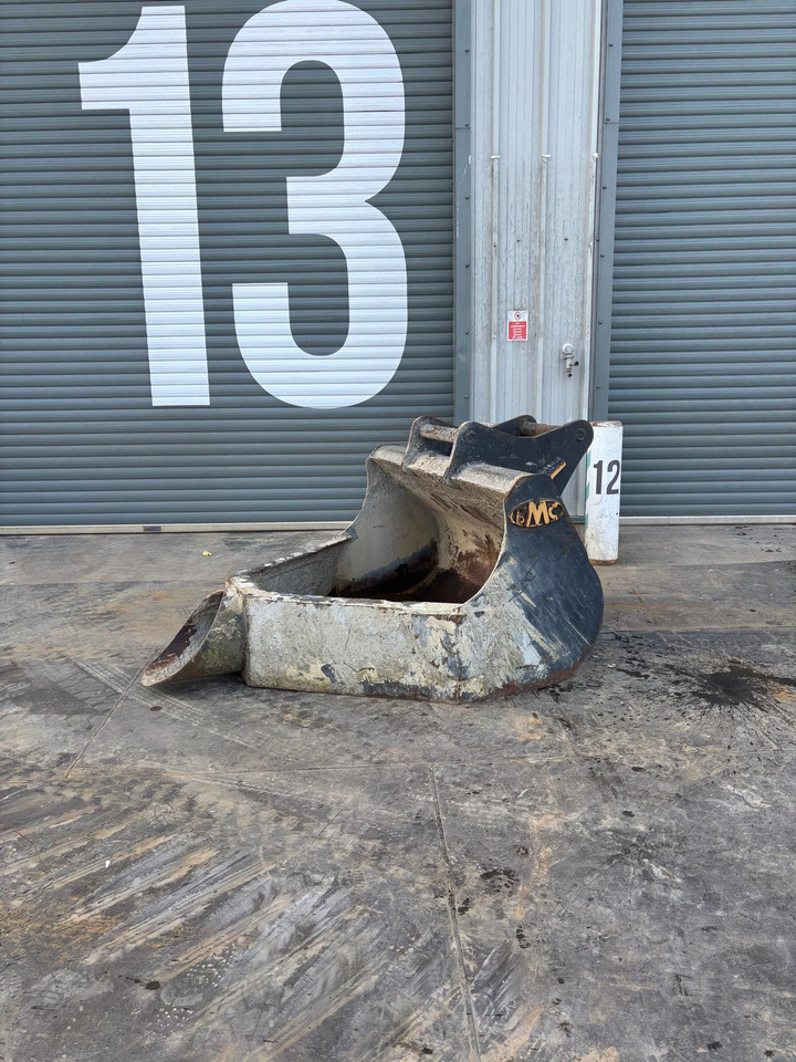 BMC Concrete Pouring Bucket - ملحقات - آلات البناء: صور 2 BMC Concrete Pouring Bucket - ملحقات - آلات البناء: صور 2