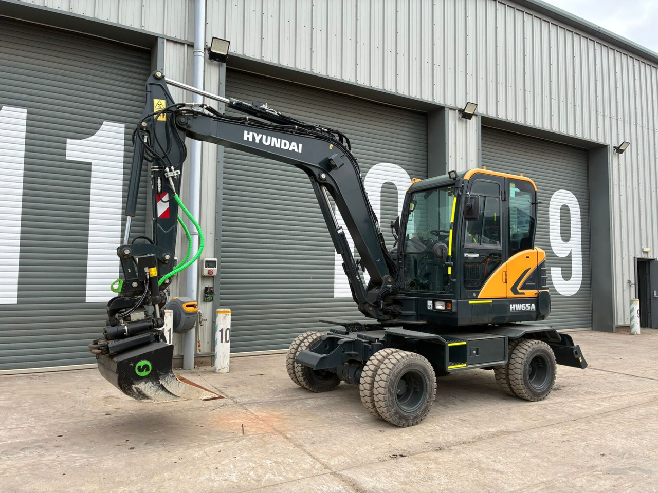 Hyundai HW65AH Ex Demo - حفارة على عجلات: صور 1 Hyundai HW65AH Ex Demo - حفارة على عجلات: صور 1