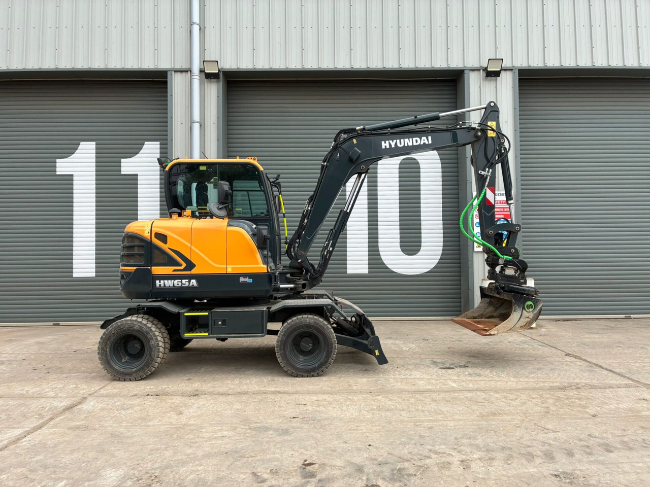 Hyundai HW65AH Ex Demo - حفارة على عجلات: صور 5 Hyundai HW65AH Ex Demo - حفارة على عجلات: صور 5