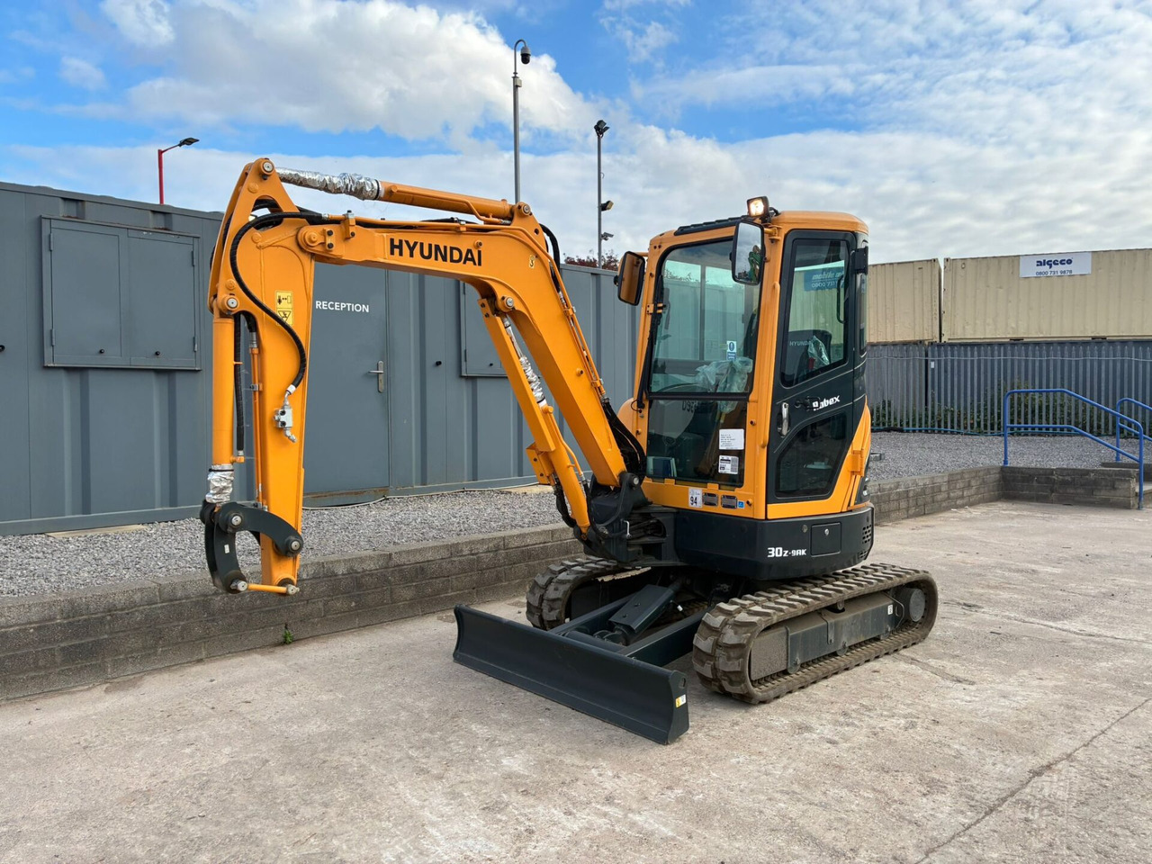 Hyundai R30Z-9AK - حفارة مصغرة: صور 1 Hyundai R30Z-9AK - حفارة مصغرة: صور 1