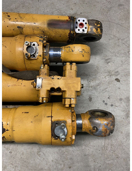Liebherr Cilinder Cylinder - الاسطوانة الهيدروليكية: صور 3 Liebherr Cilinder Cylinder - الاسطوانة الهيدروليكية: صور 3