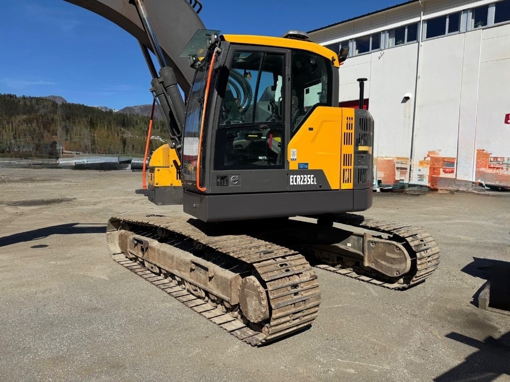Volvo ECR 235 E - حفارات زحافة: صور 2 Volvo ECR 235 E - حفارات زحافة: صور 2