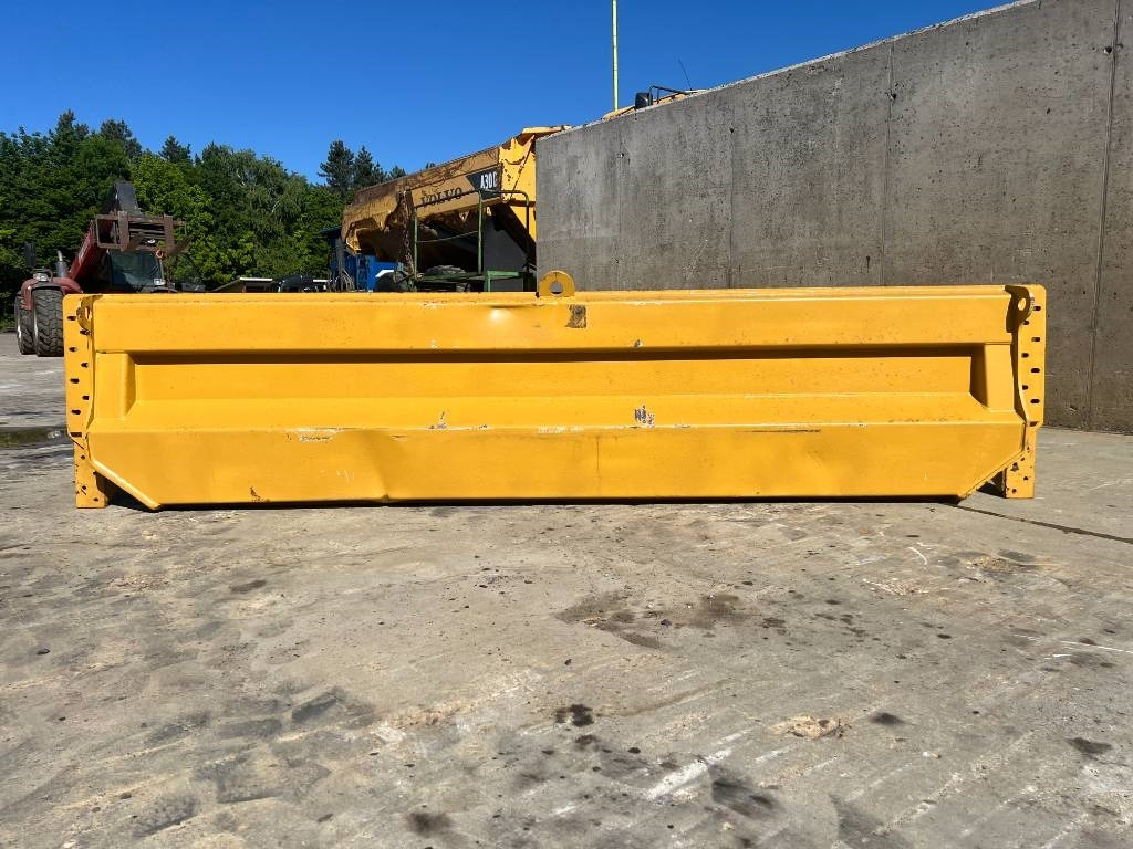 CAT 735 - باب خلفي للشحن: صور 2 CAT 735 - باب خلفي للشحن: صور 2