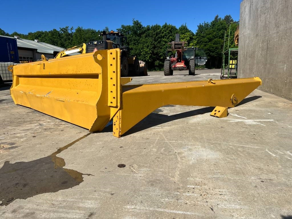 CAT TAILGATE CAT 735 - باب خلفي للشحن: صور 3 CAT TAILGATE CAT 735 - باب خلفي للشحن: صور 3
