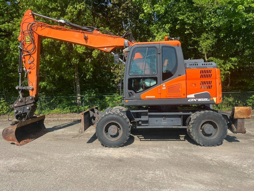 Doosan DX 165 W-5 - حفارة على عجلات: صور 2 Doosan DX 165 W-5 - حفارة على عجلات: صور 2