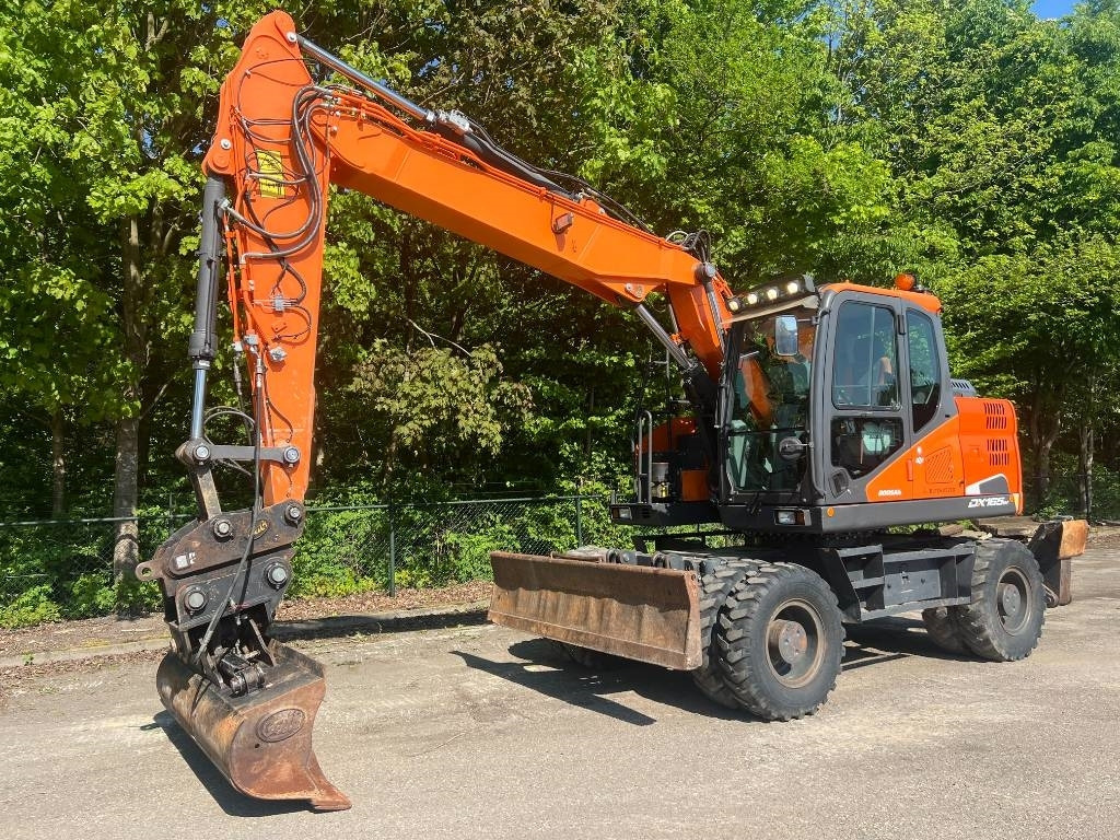 Doosan DX 165 W-5 - حفارة على عجلات: صور 1 Doosan DX 165 W-5 - حفارة على عجلات: صور 1
