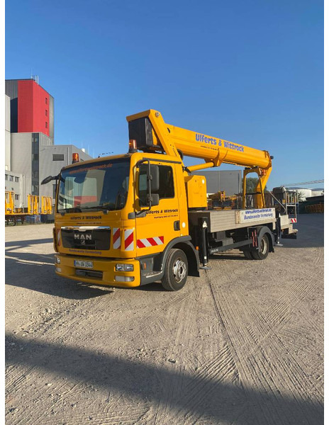 Ruthmann T 330 - مصاعد الازدهار محمولة على شاحنة: صور 1 Ruthmann T 330 - مصاعد الازدهار محمولة على شاحنة: صور 1