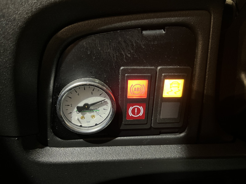 تأجير Iveco Daily 35S18 3.0 BE Clixtar Automaat Bakwagen met Laadklep / Laadvermogen 3.060 KG / Euro 6 / Luchtvering / Airco / Camera / CarPlay / Cruise Control / Iveco Daily 35S18 3.0 BE Clixtar Automaat Bakwagen met Laadklep / Laadvermogen 3.060 KG / Euro 6 / Luchtvering / Airco / Camera / CarPlay / Cruise Control /: صور 13