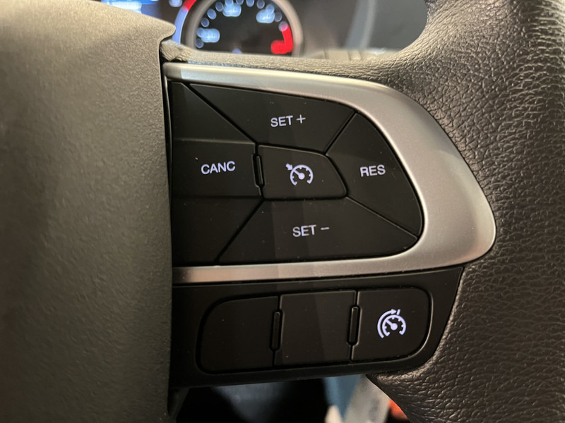 تأجير Iveco Daily 35S18 3.0 BE Clixtar Automaat Bakwagen met Laadklep / Laadvermogen 3.060 KG / Euro 6 / Luchtvering / Airco / Camera / CarPlay / Cruise Control / Iveco Daily 35S18 3.0 BE Clixtar Automaat Bakwagen met Laadklep / Laadvermogen 3.060 KG / Euro 6 / Luchtvering / Airco / Camera / CarPlay / Cruise Control /: صور 17