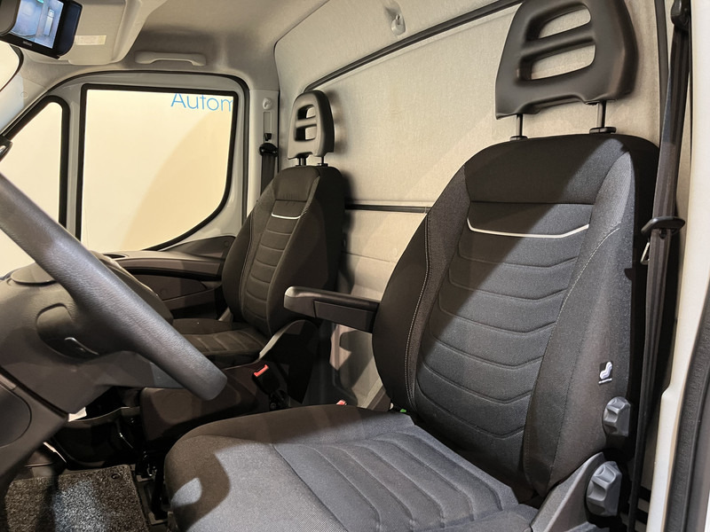 تأجير Iveco Daily 35S18 3.0 BE Clixtar Automaat Bakwagen met Laadklep / Laadvermogen 3.060 KG / Euro 6 / Luchtvering / Airco / Camera / CarPlay / Cruise Control / Iveco Daily 35S18 3.0 BE Clixtar Automaat Bakwagen met Laadklep / Laadvermogen 3.060 KG / Euro 6 / Luchtvering / Airco / Camera / CarPlay / Cruise Control /: صور 8