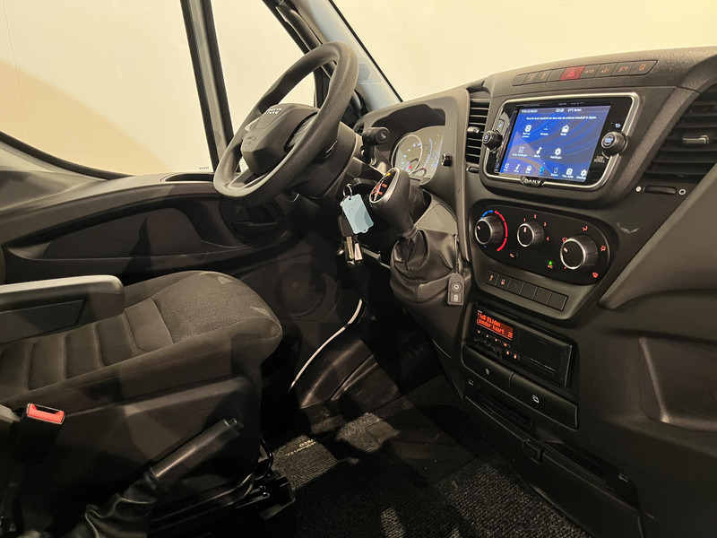 Iveco Daily 35S18 3.0 BE Clixtar Automaat Bakwagen met Laadklep / Laadvermogen 3.060 KG / Euro 6 / Luchtvering / Airco / Camera / CarPlay / Cruise Control / - الشاحنات الصغيرة صندوق مغلق: صور 5 Iveco Daily 35S18 3.0 BE Clixtar Automaat Bakwagen met Laadklep / Laadvermogen 3.060 KG / Euro 6 / Luchtvering / Airco / Camera / CarPlay / Cruise Control / - الشاحنات الصغيرة صندوق مغلق: صور 5