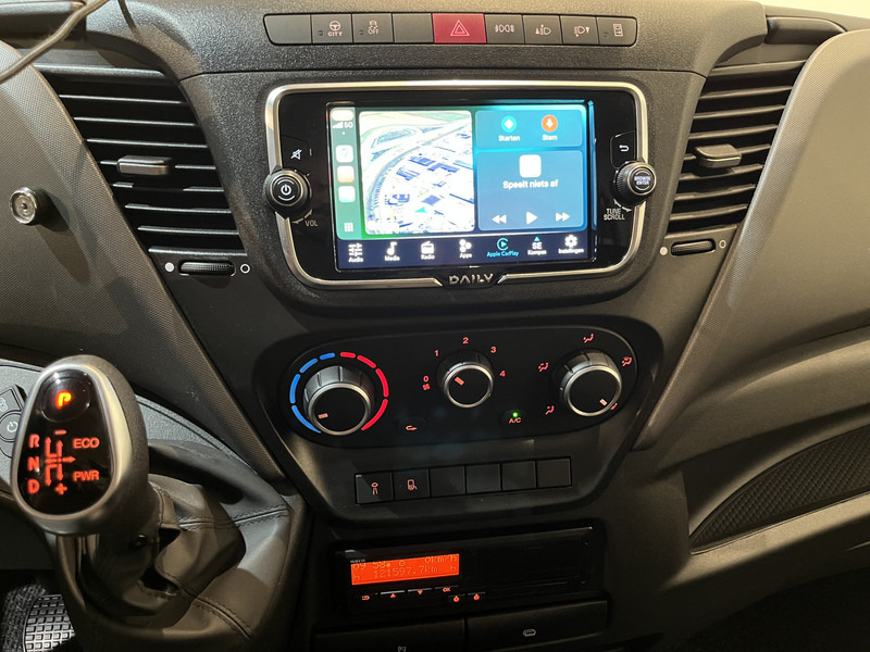 تأجير Iveco Daily 35S18 3.0 BE Clixtar Automaat Bakwagen met Laadklep / Laadvermogen 3.060 KG / Euro 6 / Luchtvering / Airco / Camera / CarPlay / Cruise Control / Iveco Daily 35S18 3.0 BE Clixtar Automaat Bakwagen met Laadklep / Laadvermogen 3.060 KG / Euro 6 / Luchtvering / Airco / Camera / CarPlay / Cruise Control /: صور 9