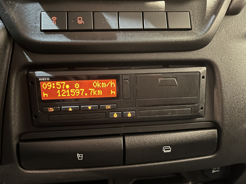 تأجير Iveco Daily 35S18 3.0 BE Clixtar Automaat Bakwagen met Laadklep / Laadvermogen 3.060 KG / Euro 6 / Luchtvering / Airco / Camera / CarPlay / Cruise Control / Iveco Daily 35S18 3.0 BE Clixtar Automaat Bakwagen met Laadklep / Laadvermogen 3.060 KG / Euro 6 / Luchtvering / Airco / Camera / CarPlay / Cruise Control /: صور 11