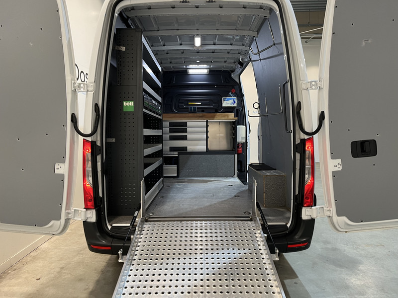 Mercedes-Benz Sprinter 311 CDI L2H2 RWD Automaat Servicebus / Bott Inrichting / Euro 6 / Oprijplateau / 220 V. / Airco / CarPlay / Camera - فان: صور 4 Mercedes-Benz Sprinter 311 CDI L2H2 RWD Automaat Servicebus / Bott Inrichting / Euro 6 / Oprijplateau / 220 V. / Airco / CarPlay / Camera - فان: صور 4