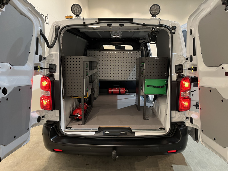 Peugeot e-Expert EV L2 75 kWh Servicebus / Inrichting / 100% Elektrisch / Airco / 220V. / Trekhaak / Camera / Cruise Control / Navigatie / CarPlay / 3-Zits / 1.900 KM !! - فان المدمجة, فان كهربائية: صور 4 Peugeot e-Expert EV L2 75 kWh Servicebus / Inrichting / 100% Elektrisch / Airco / 220V. / Trekhaak / Camera / Cruise Control / Navigatie / CarPlay / 3-Zits / 1.900 KM !! - فان المدمجة, فان كهربائية: صور 4