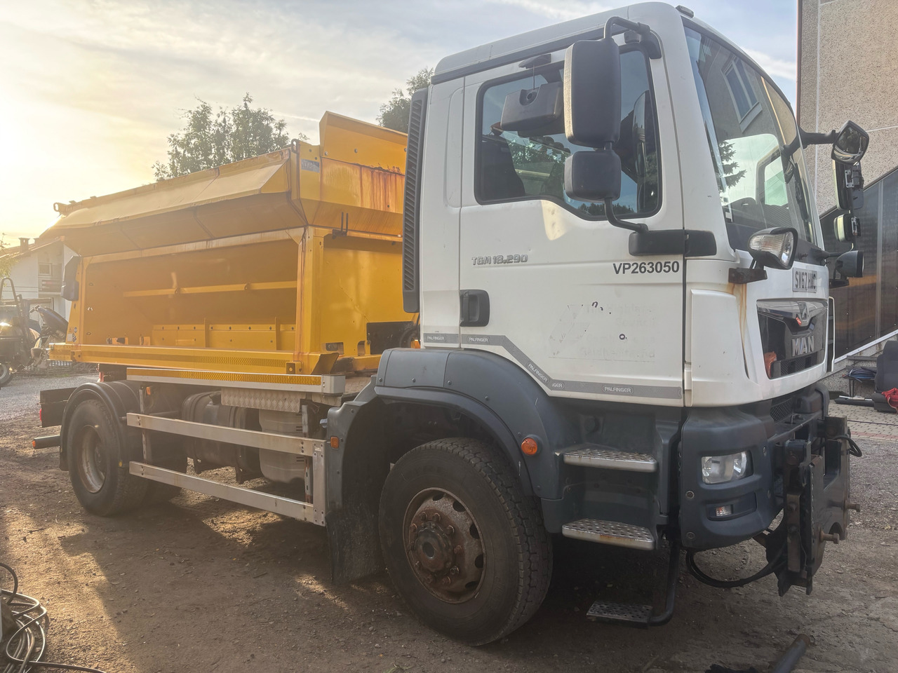 MAN TGM 18.290 4x4BB SPREADER/GRITTER/Plough - جرافة ثلج: صور 2 MAN TGM 18.290 4x4BB SPREADER/GRITTER/Plough - جرافة ثلج: صور 2