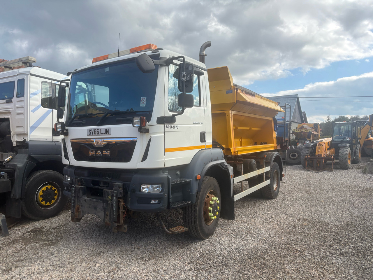 MAN TGM 18.290 4x4BB SPREADER/GRITTER/Plough - جرافة ثلج: صور 4 MAN TGM 18.290 4x4BB SPREADER/GRITTER/Plough - جرافة ثلج: صور 4