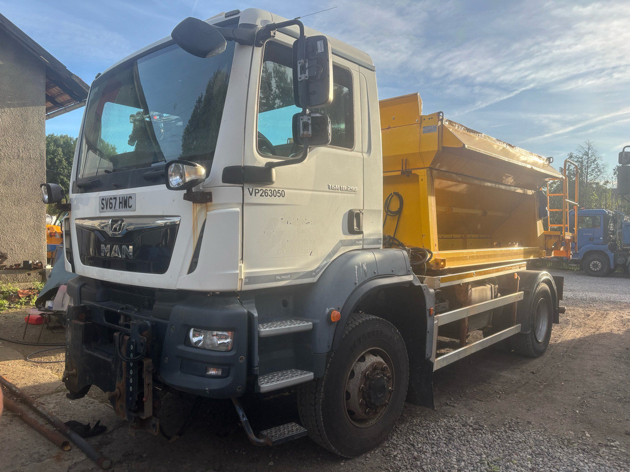 MAN TGM 18.290 4x4BB SPREADER/GRITTER/Plough - جرافة ثلج: صور 3 MAN TGM 18.290 4x4BB SPREADER/GRITTER/Plough - جرافة ثلج: صور 3