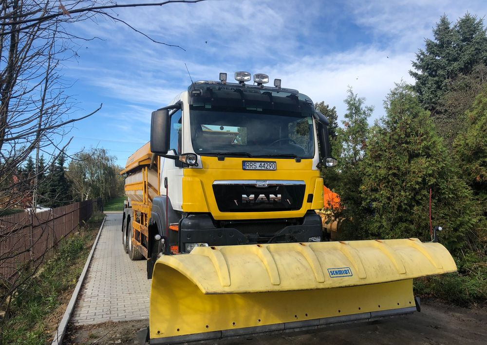سيارة بلدية, شاحنة MAN TGS 26.320 6x6BB piaskarka solarka econ schmidt pług: صور 6