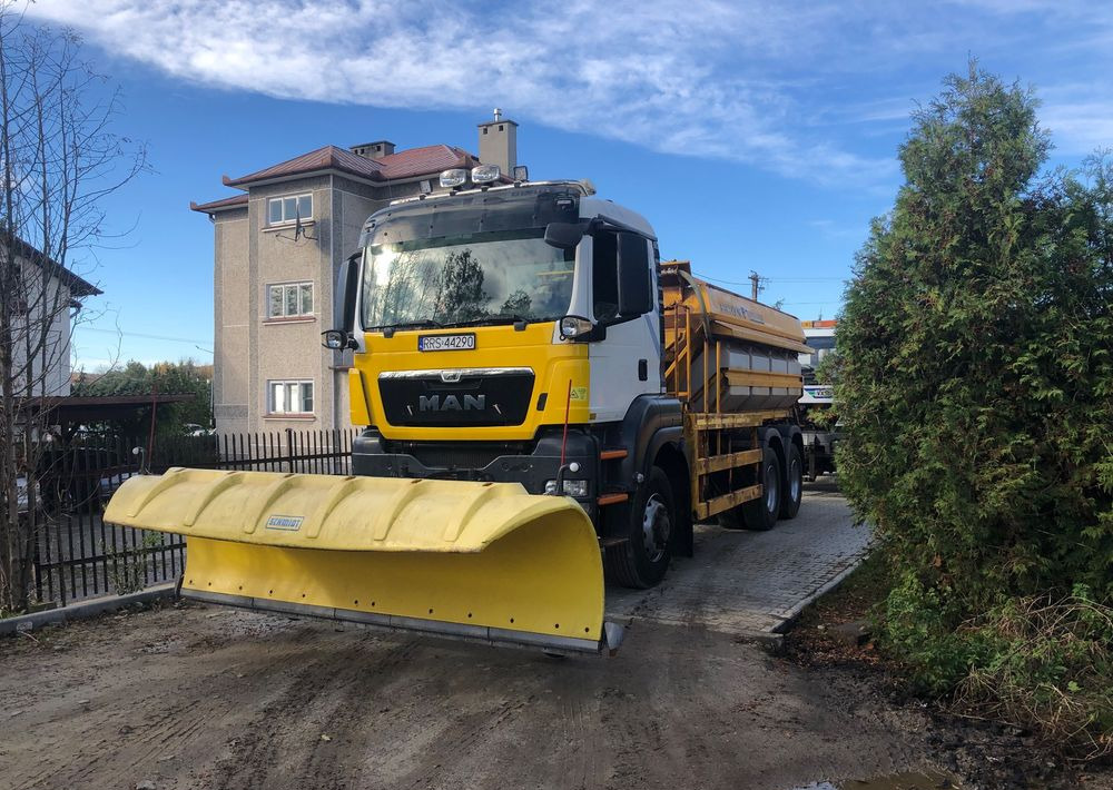 سيارة بلدية, شاحنة MAN TGS 26.320 6x6BB piaskarka solarka econ schmidt pług: صور 7