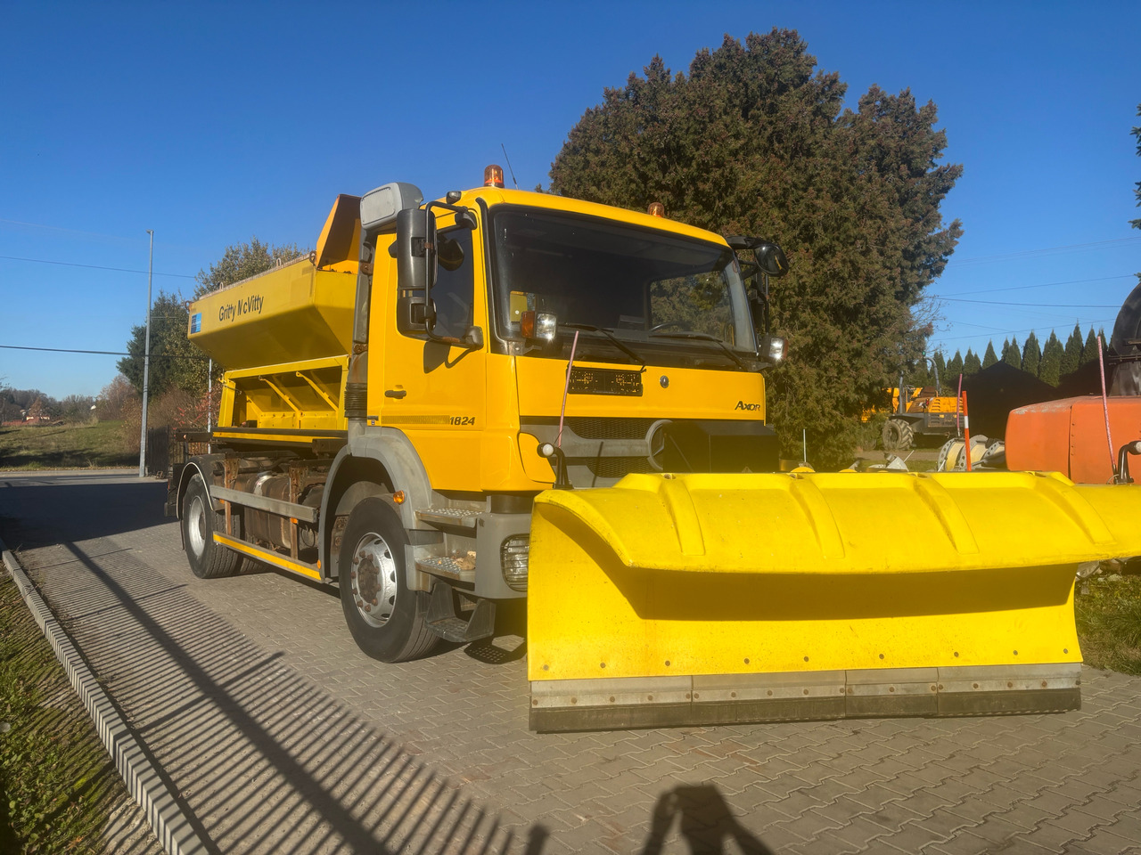 Mercedes AXOR 1824 4x2 Spreader/Gritter/Plough - جرافة ثلج: صور 1 Mercedes AXOR 1824 4x2 Spreader/Gritter/Plough - جرافة ثلج: صور 1