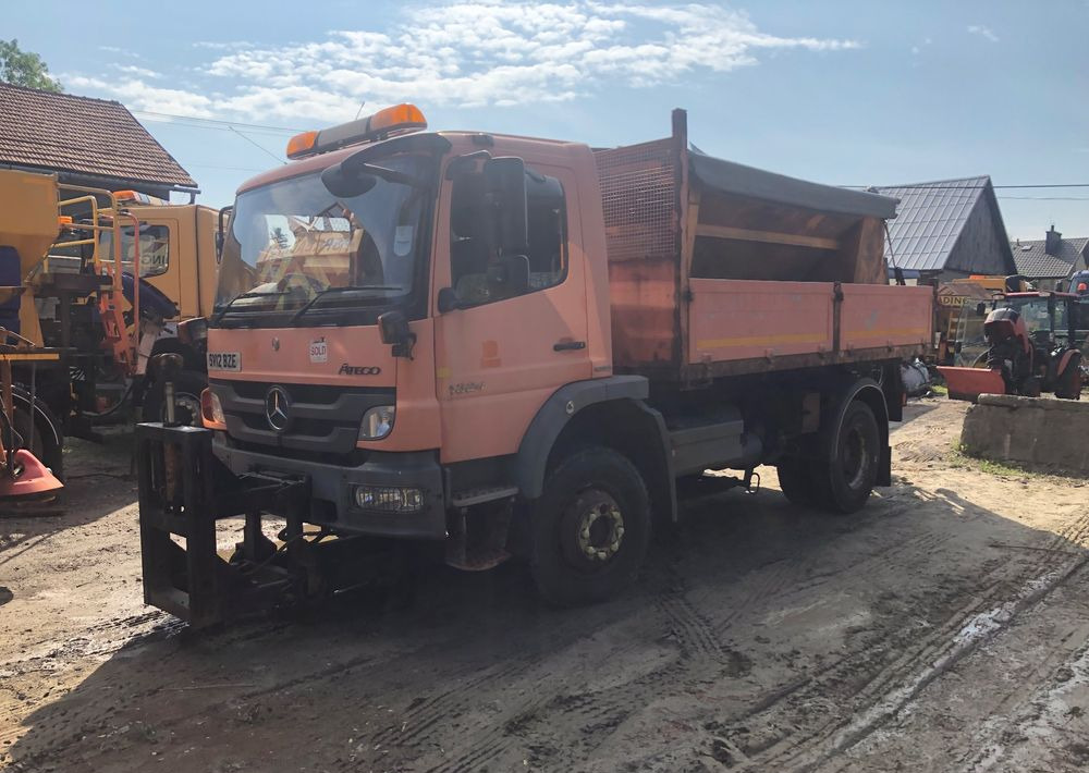 Mercedes-Benz Atego 1324 4x4 wywrotka piaskarka solarka - قلابات: صور 1 Mercedes-Benz Atego 1324 4x4 wywrotka piaskarka solarka - قلابات: صور 1