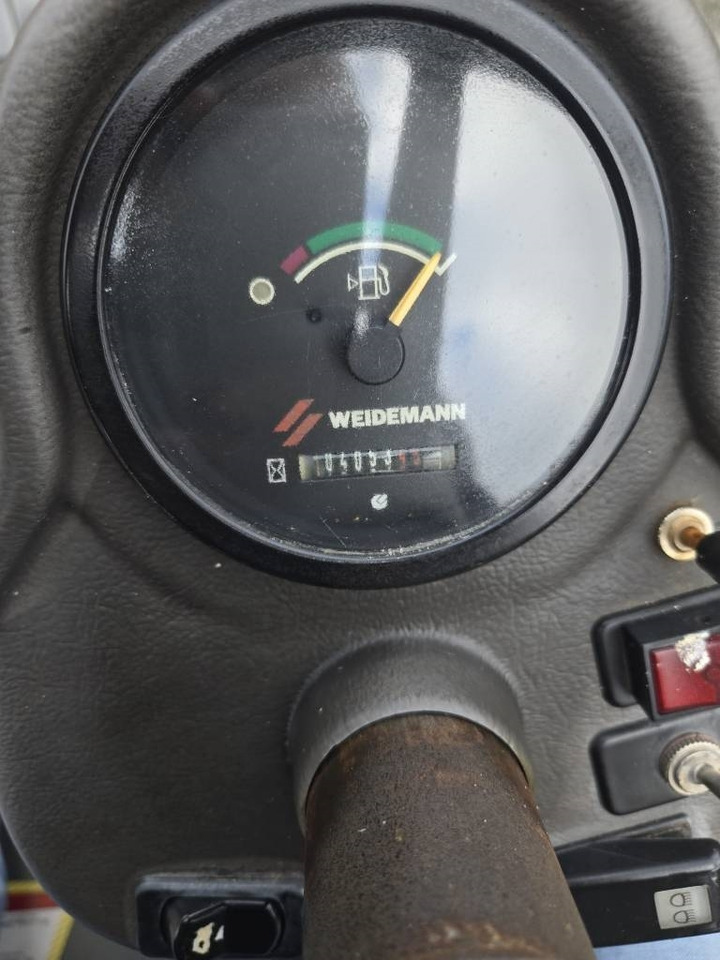 لودر مفصلي صغير Weidemann 1240: صور 16 لودر مفصلي صغير Weidemann 1240: صور 16