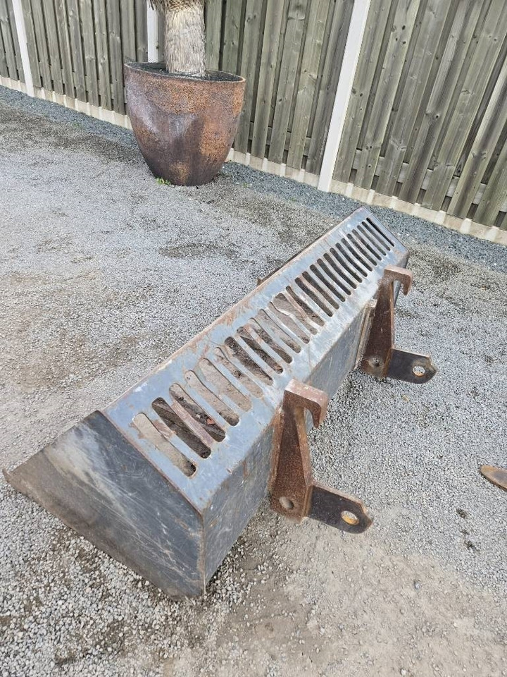 لودر مفصلي صغير Weidemann 1240: صور 11 لودر مفصلي صغير Weidemann 1240: صور 11