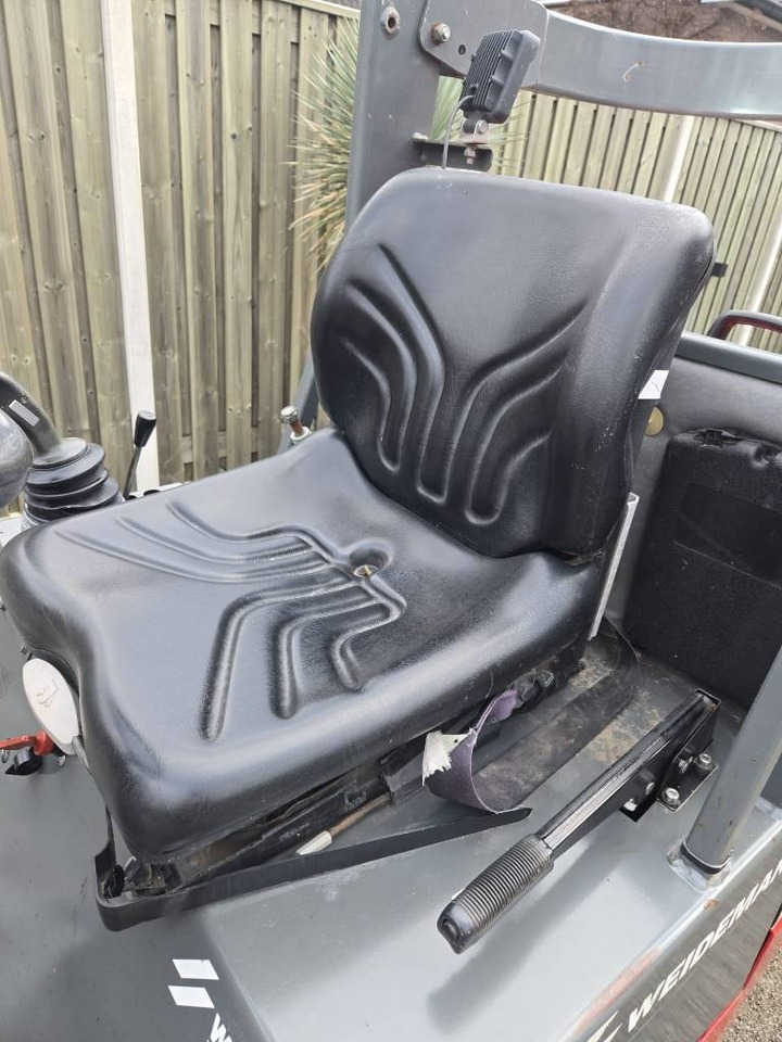 لودر مفصلي صغير Weidemann 1240: صور 21 لودر مفصلي صغير Weidemann 1240: صور 21